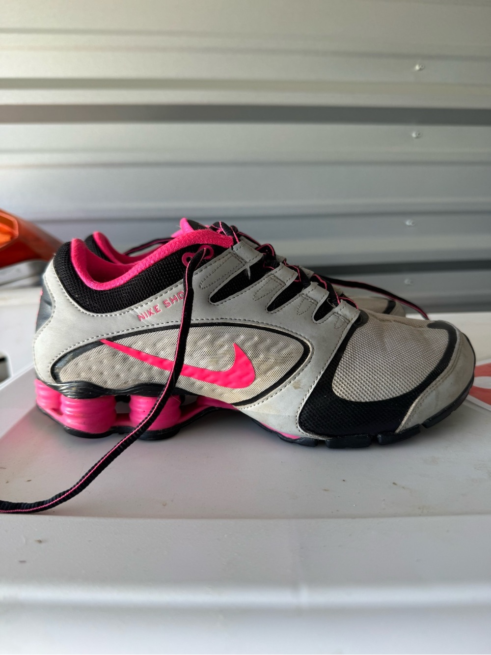 Nike Shox Women’s size 8 Pink & Grey Tennis Shoes
